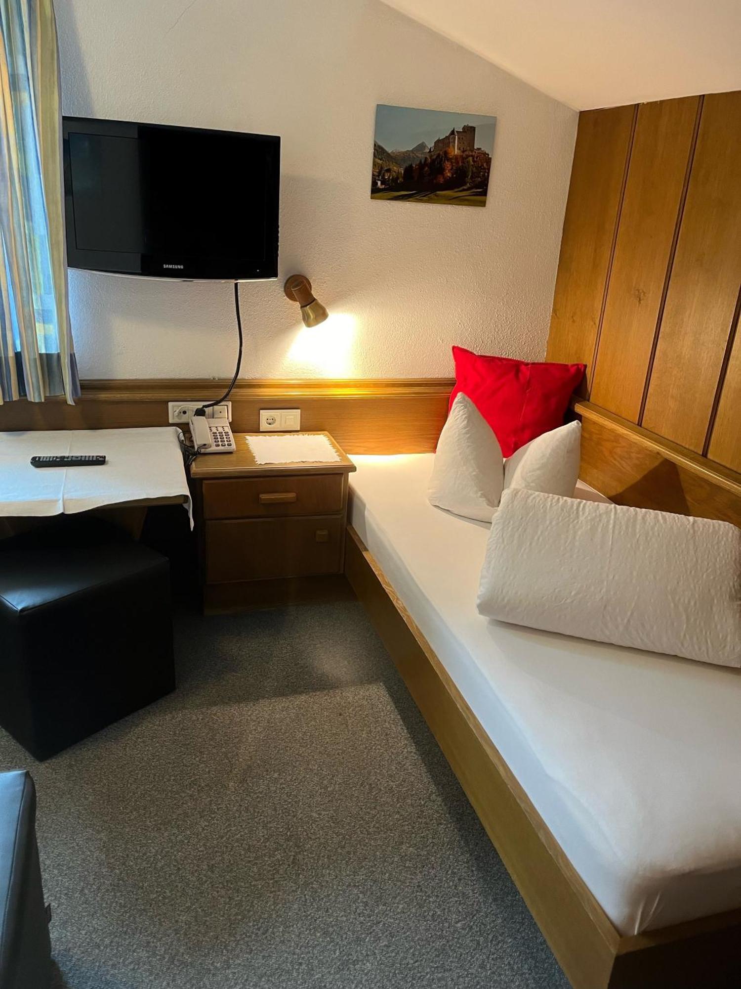 Bed & Breakfast Kristall - Themenfruehstueck 3*